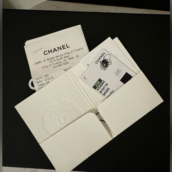 NWT Chanel 23S Camellia adjustable Black Lambskin bag with aged gold hardware - Picture 6 of 12